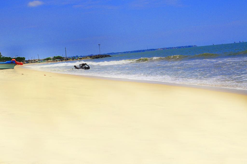 Lanka Beach Hotel Ettukala エクステリア 写真