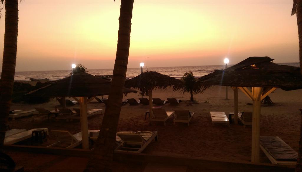 Lanka Beach Hotel Ettukala エクステリア 写真