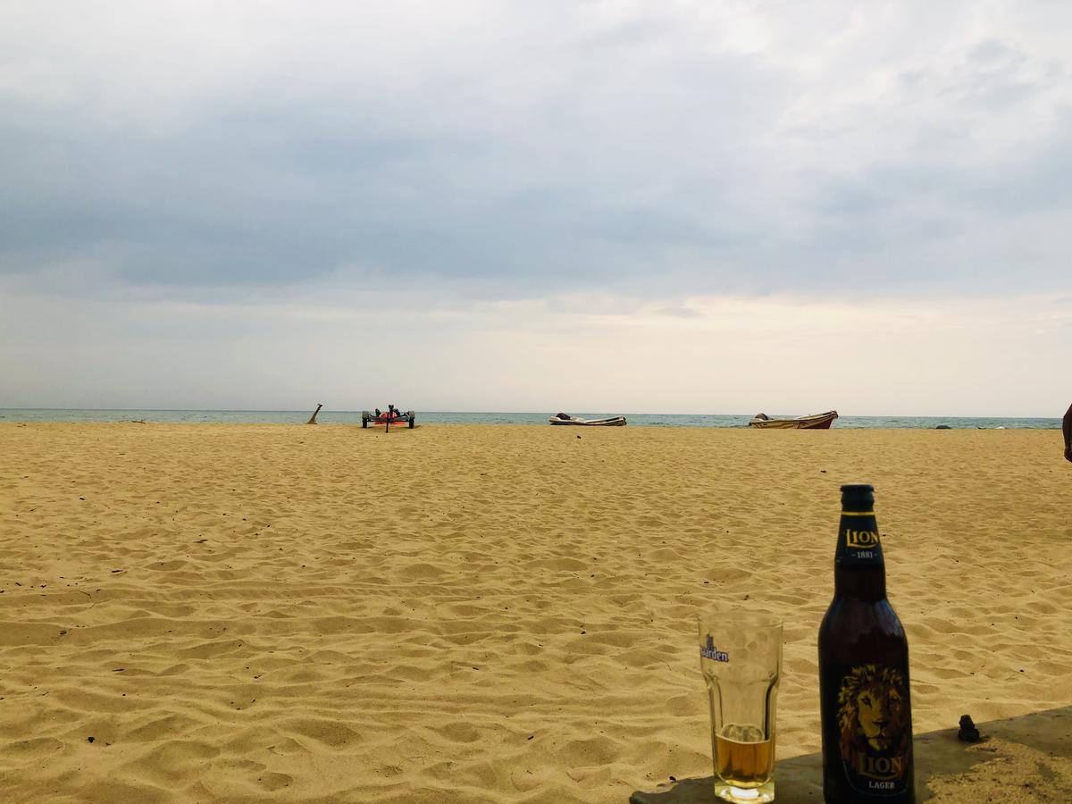Lanka Beach Hotel Ettukala エクステリア 写真